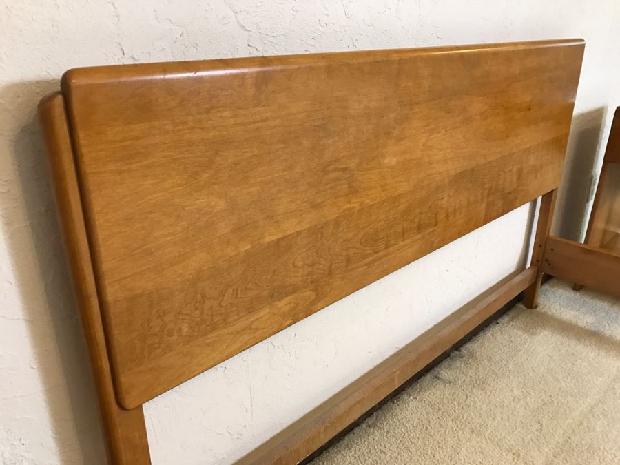 Heywood Wakefield 'Skyliner' 1939 Mid-Century Modern With Art Deco Styling Full Size Bed With Headboard Footboard And Railings [Photo 6]