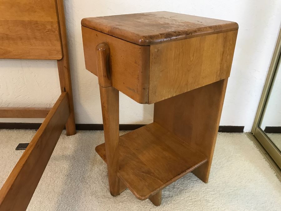 Heywood Wakefield 'Skyliner' 1939 Mid-Century Modern With Art Deco Styling Nightstand End Table - Has Some Finish Issues [Photo 6]