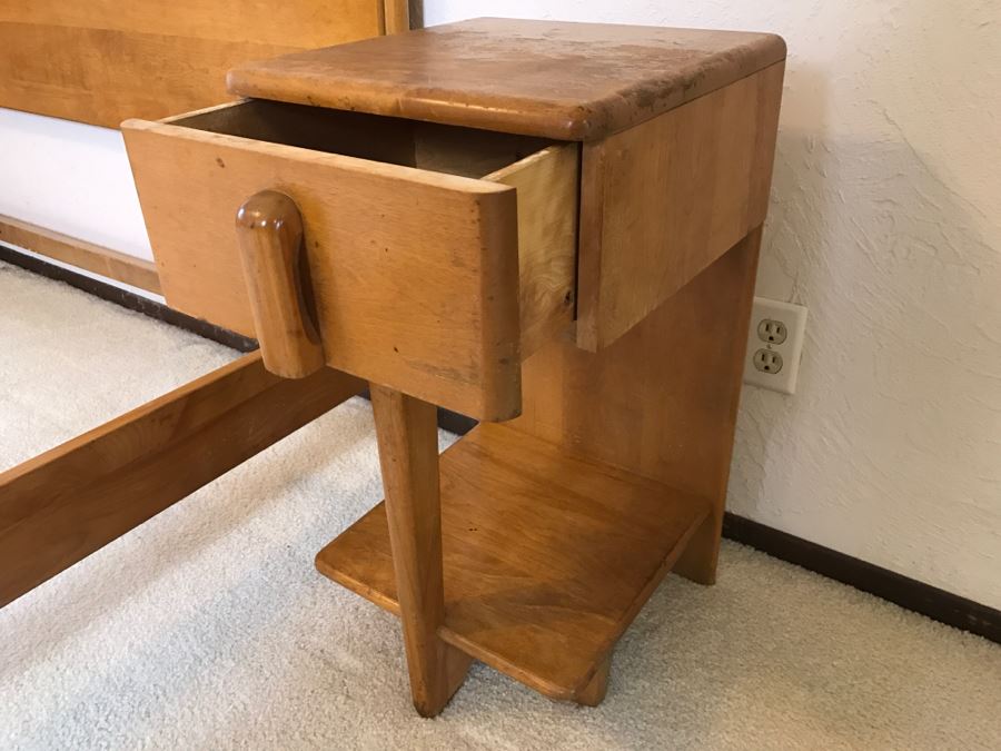 Heywood Wakefield 'Skyliner' 1939 Mid-Century Modern With Art Deco Styling Nightstand End Table - Has Some Finish Issues [Photo 5]