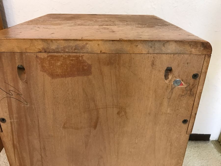 Heywood Wakefield 'Skyliner' 1939 Mid-Century Modern With Art Deco Styling Nightstand End Table - Has Some Finish Issues [Photo 9]