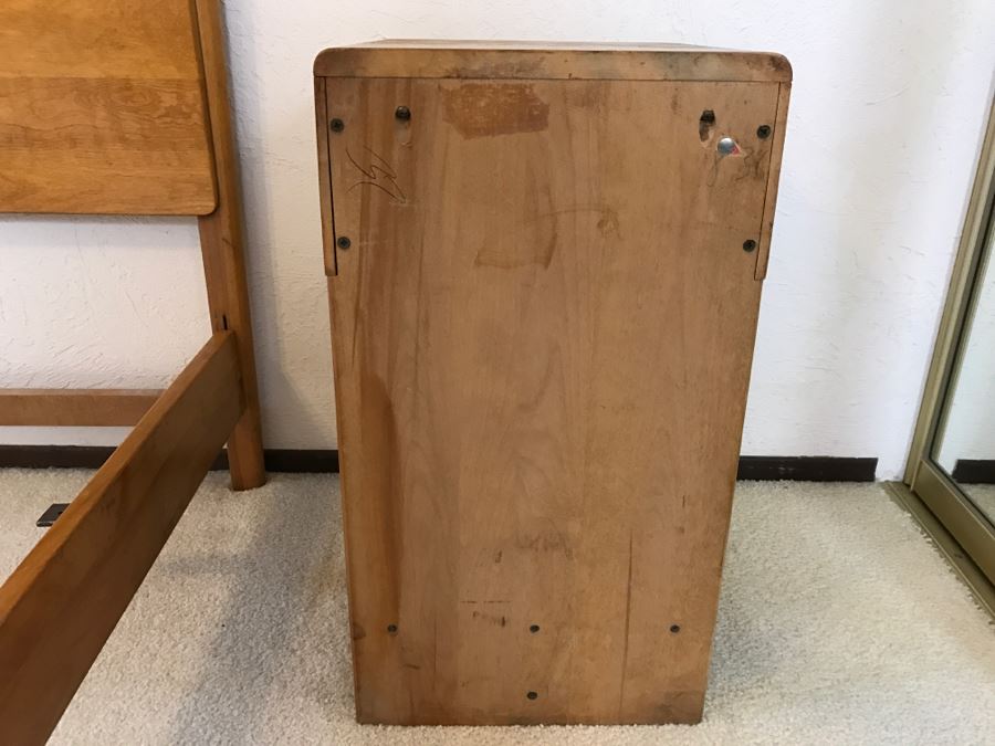 Heywood Wakefield 'Skyliner' 1939 Mid-Century Modern With Art Deco Styling Nightstand End Table - Has Some Finish Issues [Photo 8]