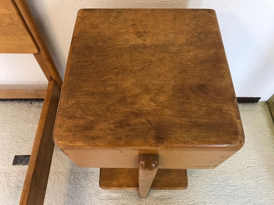 Heywood Wakefield 'Skyliner' 1939 Mid-Century Modern With Art Deco Styling Nightstand End Table - Has Some Finish Issues [Photo 4]