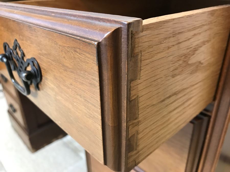 Nice Vintage Kneehole Desk With 7 Drawers [Photo 7]