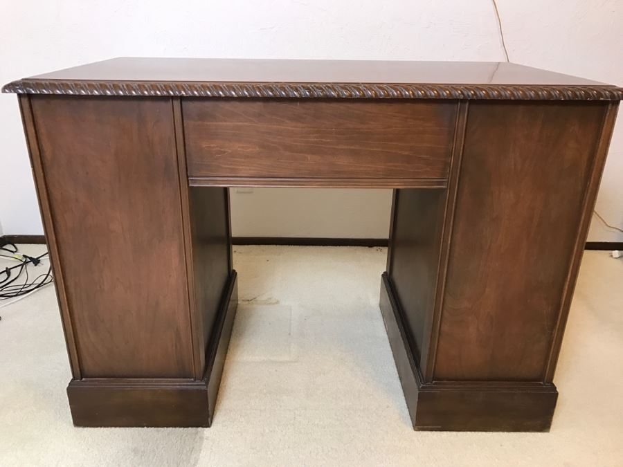 Nice Vintage Kneehole Desk With 7 Drawers [Photo 15]