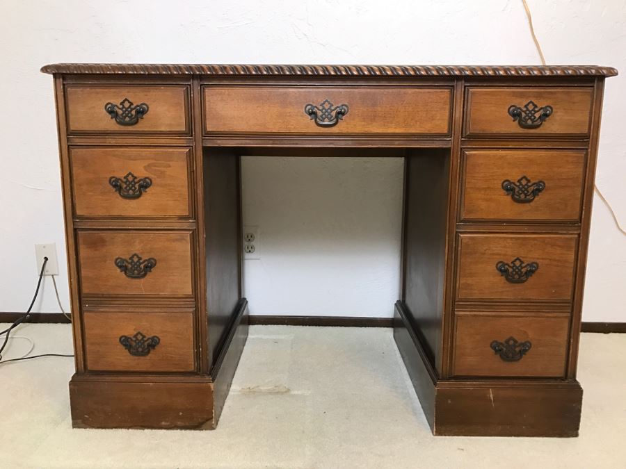 Nice Vintage Kneehole Desk With 7 Drawers [Photo 1]