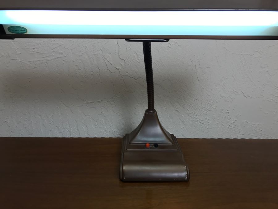 Vintage Metal Adjustable Gooseneck Desk Lamp [Photo 2]