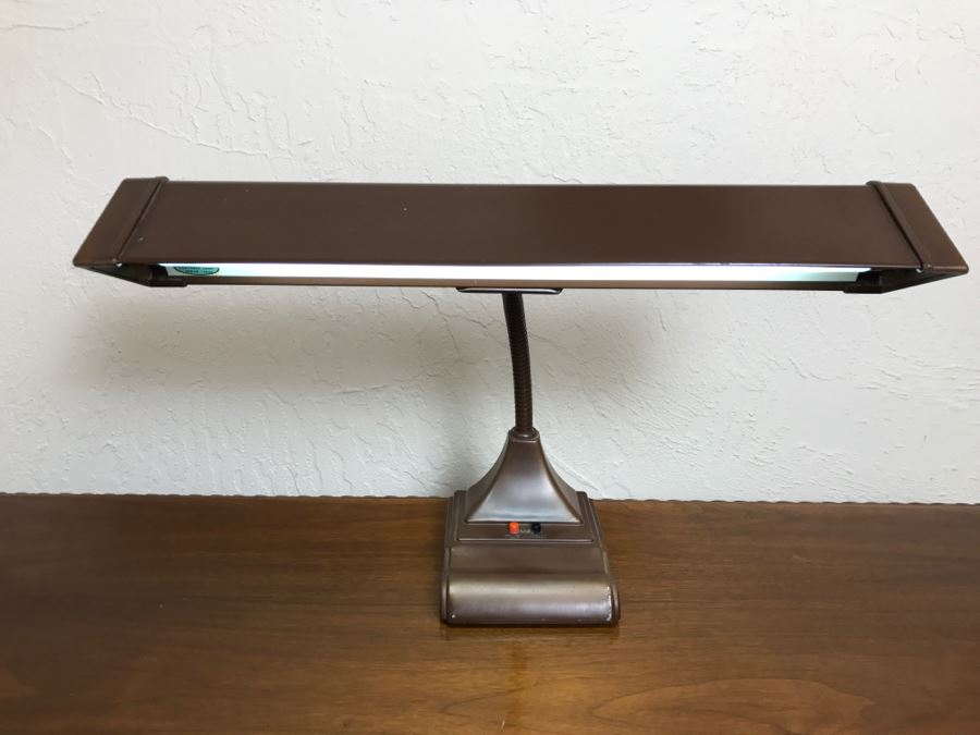 Vintage Metal Adjustable Gooseneck Desk Lamp [Photo 1]