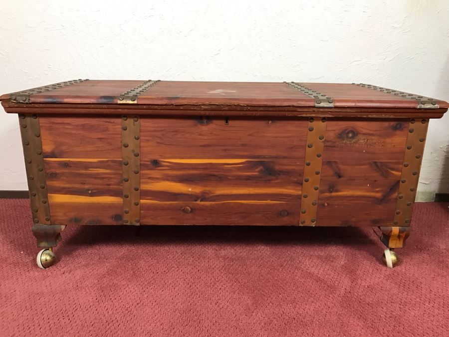 Vintage Mountain Maid Tennessee Red Cedar Chest Hill-Hoel Mfg Co On Casters [Photo 3]