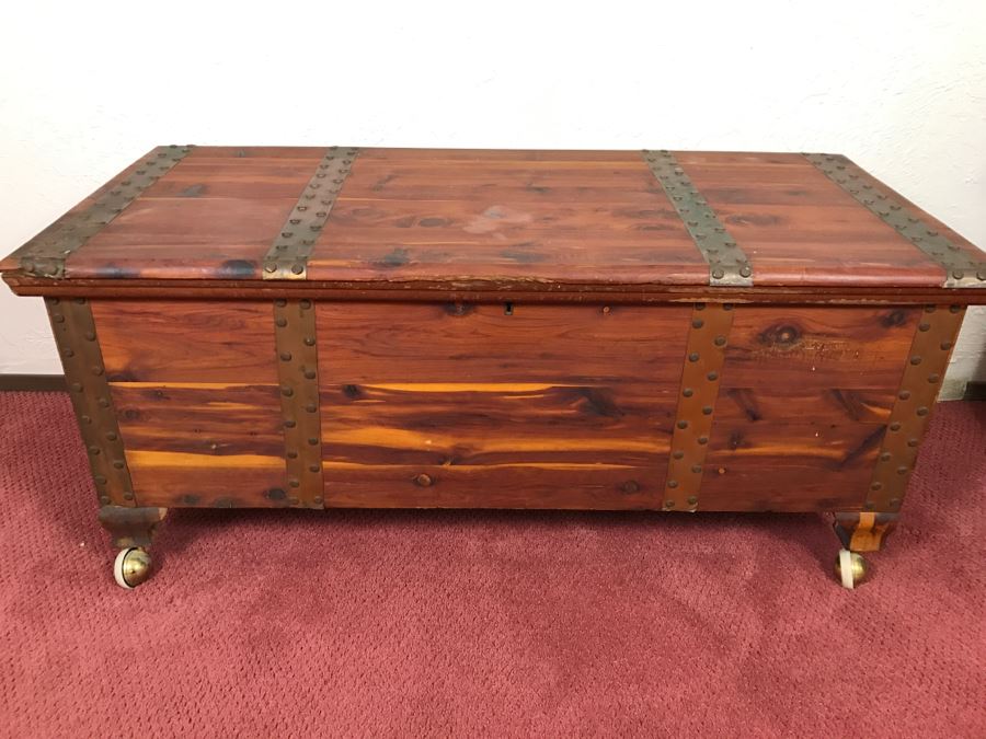 Vintage Mountain Maid Tennessee Red Cedar Chest Hill-Hoel Mfg Co On Casters [Photo 4]