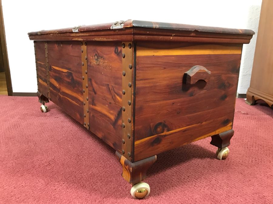 Vintage Mountain Maid Tennessee Red Cedar Chest Hill-Hoel Mfg Co On Casters [Photo 18]
