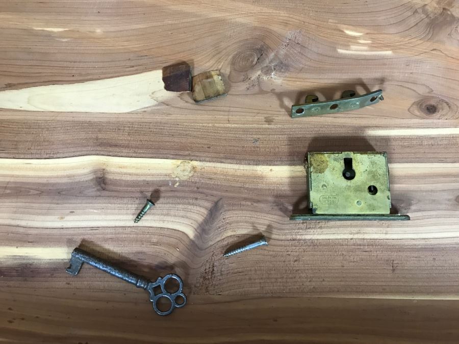 Vintage Mountain Maid Tennessee Red Cedar Chest Hill-Hoel Mfg Co On Casters [Photo 13]