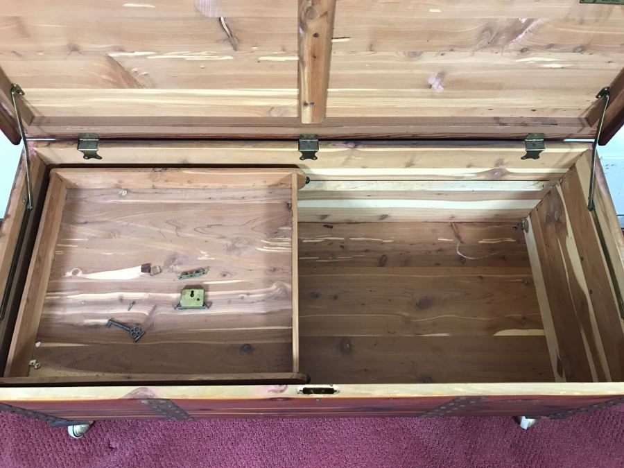 Vintage Mountain Maid Tennessee Red Cedar Chest Hill-Hoel Mfg Co On Casters [Photo 15]