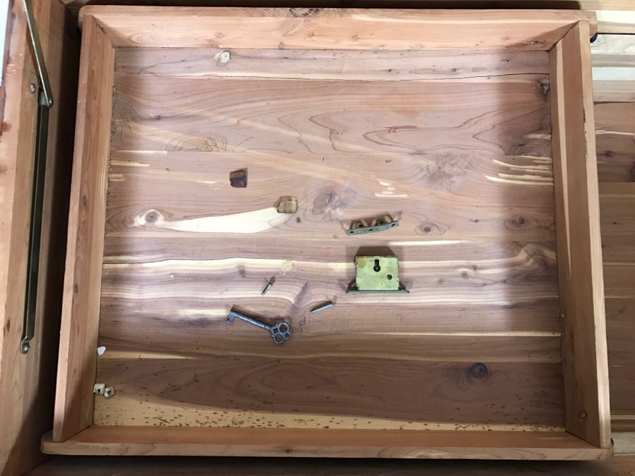 Vintage Mountain Maid Tennessee Red Cedar Chest Hill-Hoel Mfg Co On Casters [Photo 12]