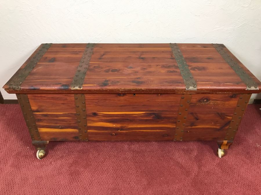 Vintage Mountain Maid Tennessee Red Cedar Chest Hill-Hoel Mfg Co On Casters [Photo 5]