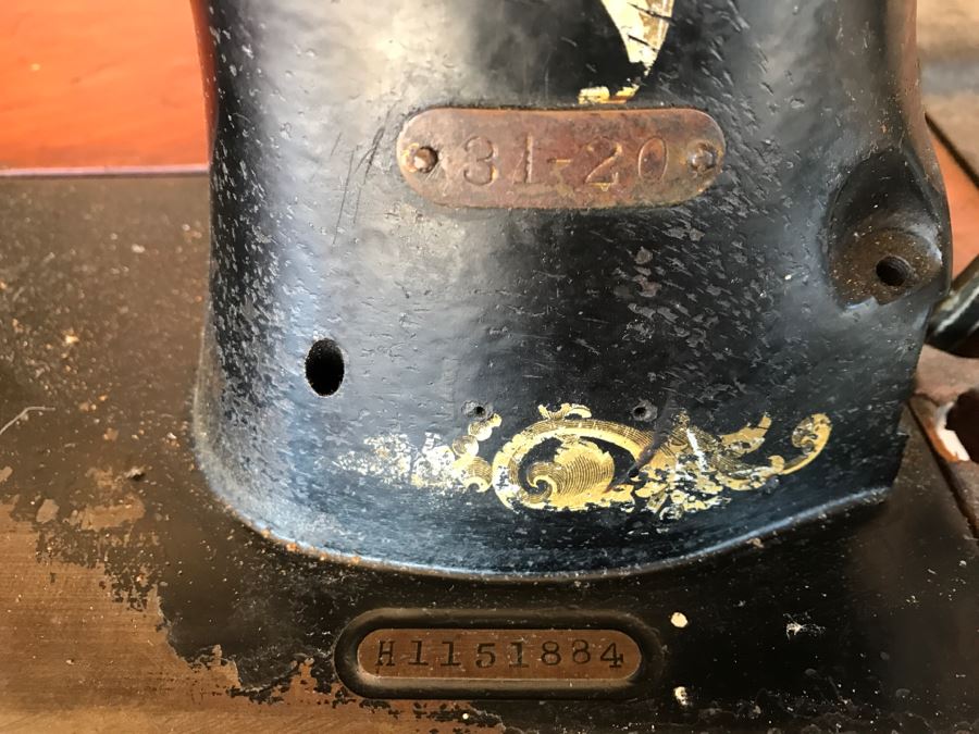 Vintage Singer 31-20 Industrial Sewing Machine SN H1151884 With Antique AMERICAN Industrial Treadle Sewing Machine Table With Old Singer Sewing Motor Style SA932 Steampunk [Photo 9]