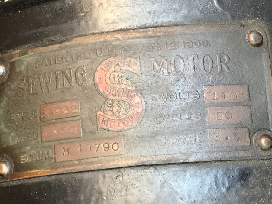 Vintage Singer 31-20 Industrial Sewing Machine SN H1151884 With Antique AMERICAN Industrial Treadle Sewing Machine Table With Old Singer Sewing Motor Style SA932 Steampunk [Photo 24]