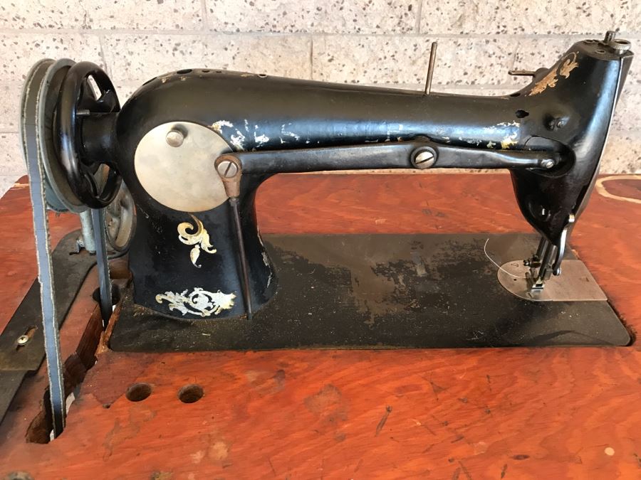 Vintage Singer 31 20 Industrial Sewing Machine SN H1151884 With Antique   23788 7s5t 