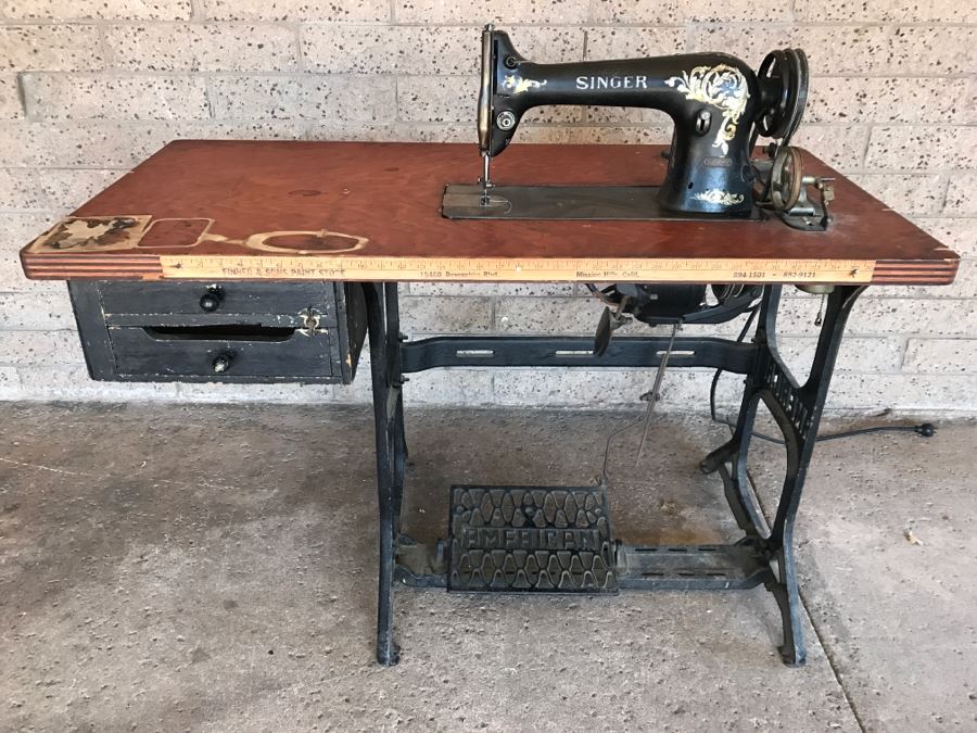 Vintage Singer 31-20 Industrial Sewing Machine SN H1151884 With Antique AMERICAN Industrial Treadle Sewing Machine Table With Old Singer Sewing Motor Style SA932 Steampunk [Photo 3]
