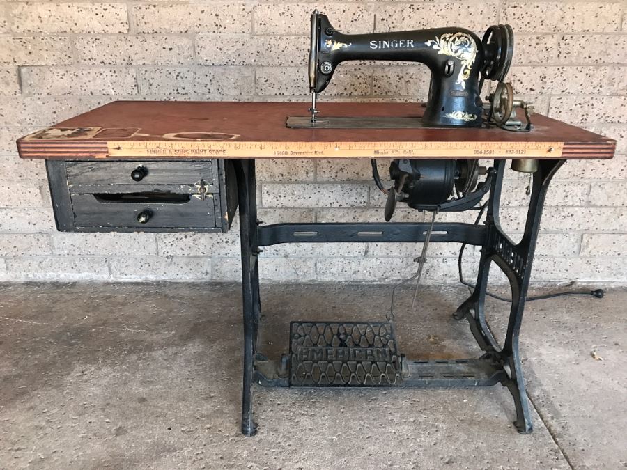 Vintage Singer 31-20 Industrial Sewing Machine SN H1151884 With Antique AMERICAN Industrial Treadle Sewing Machine Table With Old Singer Sewing Motor Style SA932 Steampunk