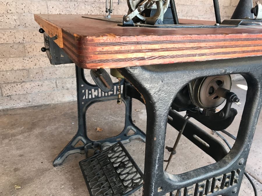 Vintage Singer 31-20 Industrial Sewing Machine SN H1151884 With Antique AMERICAN Industrial Treadle Sewing Machine Table With Old Singer Sewing Motor Style SA932 Steampunk [Photo 29]