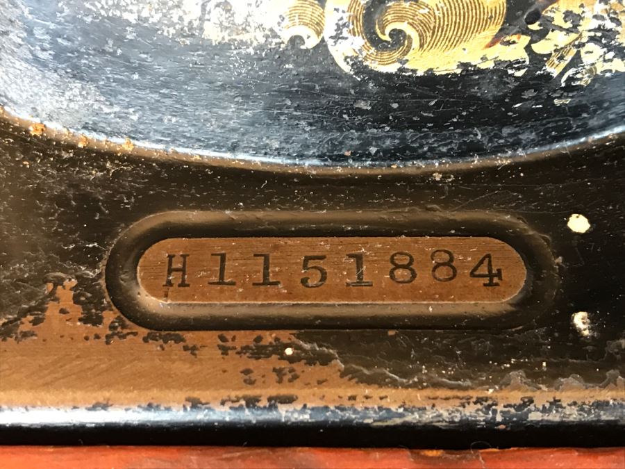 Vintage Singer 31-20 Industrial Sewing Machine SN H1151884 With Antique AMERICAN Industrial Treadle Sewing Machine Table With Old Singer Sewing Motor Style SA932 Steampunk [Photo 11]
