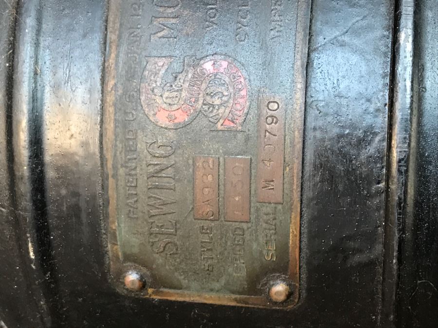 Vintage Singer 31-20 Industrial Sewing Machine SN H1151884 With Antique AMERICAN Industrial Treadle Sewing Machine Table With Old Singer Sewing Motor Style SA932 Steampunk [Photo 23]