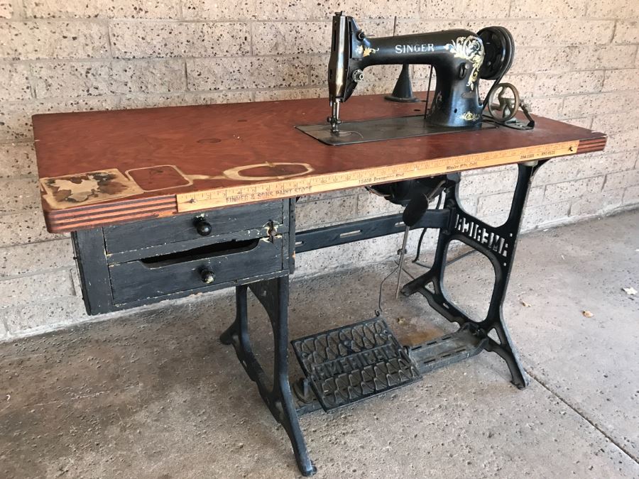 Vintage Singer 31-20 Industrial Sewing Machine SN H1151884 With Antique AMERICAN Industrial Treadle Sewing Machine Table With Old Singer Sewing Motor Style SA932 Steampunk [Photo 6]