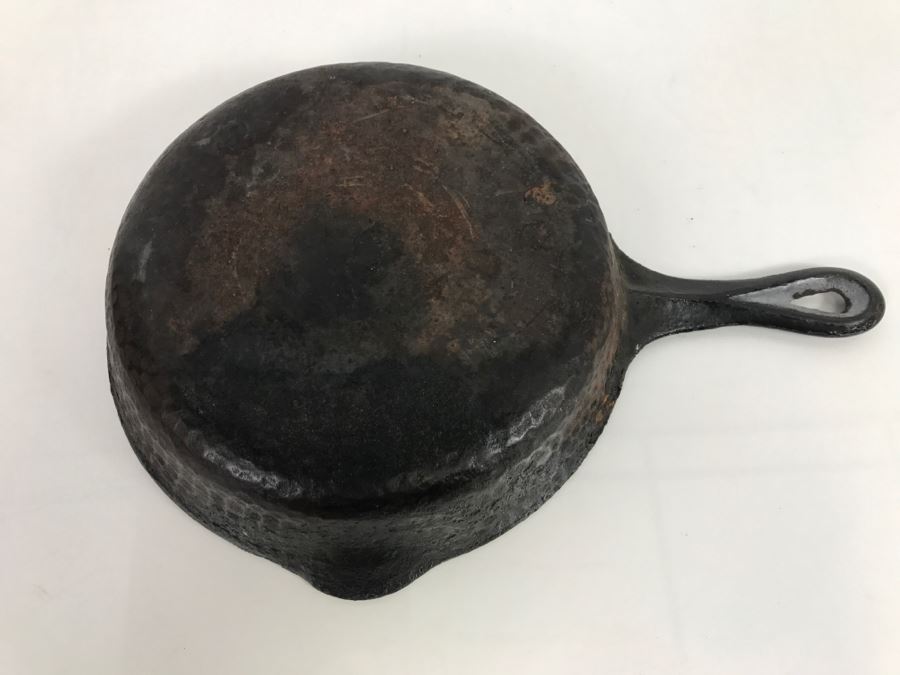 Vintage Hammered Cast Iron Skillet Pot 8' [Photo 5]