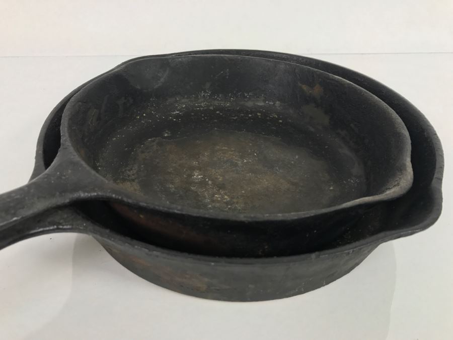 Pair Of Wagner Ware Sidney Cast Iron Skillet Pots 10' And 9' [Photo 4]