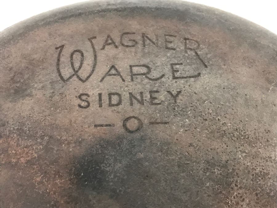 Pair Of Wagner Ware Sidney Cast Iron Skillet Pots 10' And 9' [Photo 2]