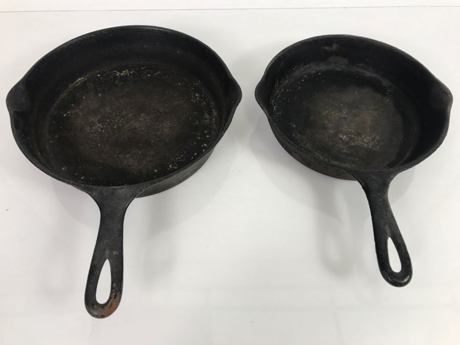 Pair Of Wagner Ware Sidney Cast Iron Skillet Pots 10' And 9' [Photo 1]