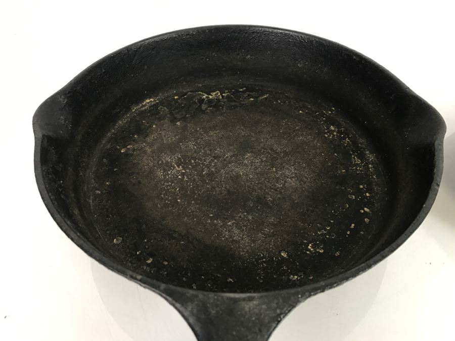 Pair Of Wagner Ware Sidney Cast Iron Skillet Pots 10' And 9' [Photo 7]