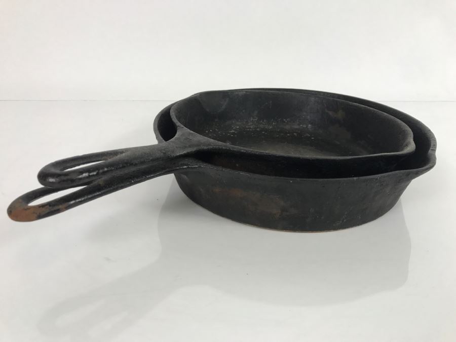 Pair Of Wagner Ware Sidney Cast Iron Skillet Pots 10' And 9' [Photo 3]