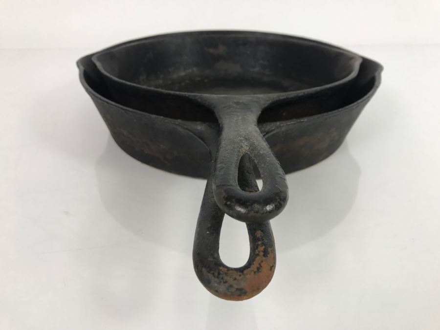 Pair Of Wagner Ware Sidney Cast Iron Skillet Pots 10' And 9' [Photo 5]
