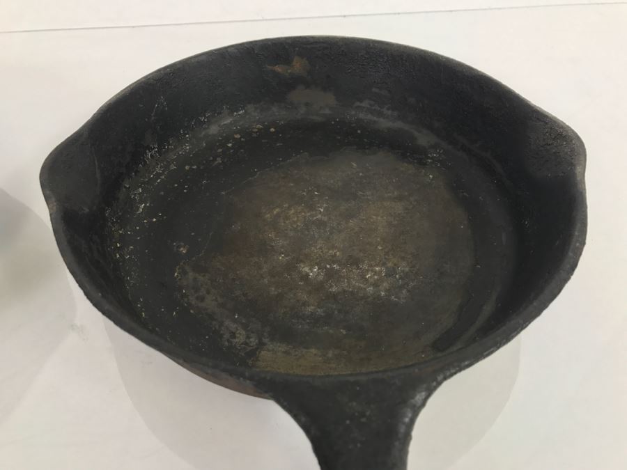Pair Of Wagner Ware Sidney Cast Iron Skillet Pots 10' And 9' [Photo 8]