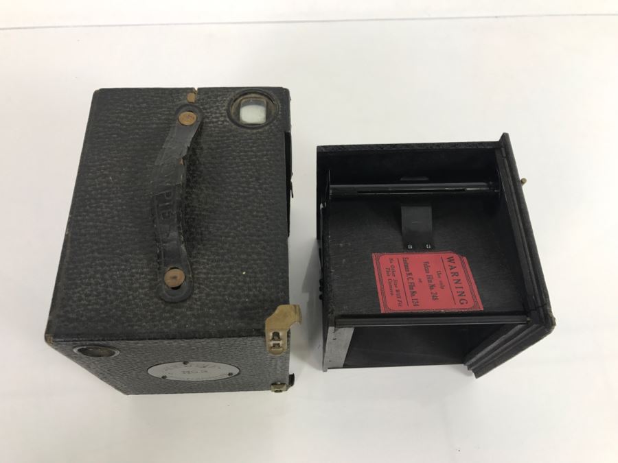 Vintage KEWPIE No. 3 Box Camera Conley Camera Co Rochester, MN - One Of The Round Plastic Covers Is Cracked [Photo 4]