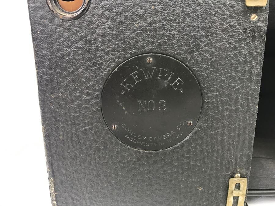 Vintage KEWPIE No. 3 Box Camera Conley Camera Co Rochester, MN - One Of The Round Plastic Covers Is Cracked [Photo 5]