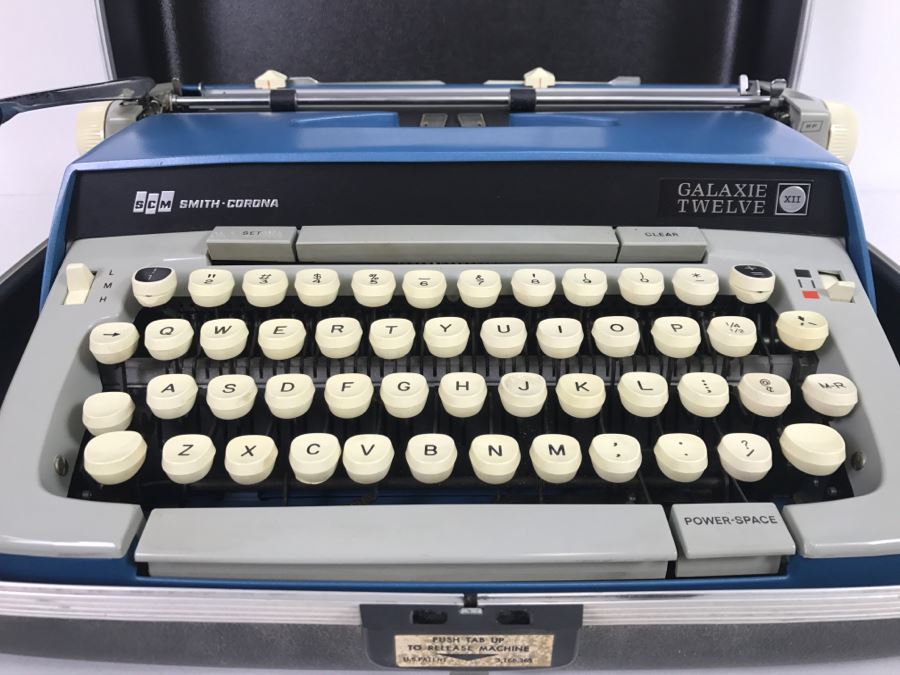 Vintage Smith-Corona Galaxie Twelve Typewriter With Case And Cover Excellent Condition [Photo 3]