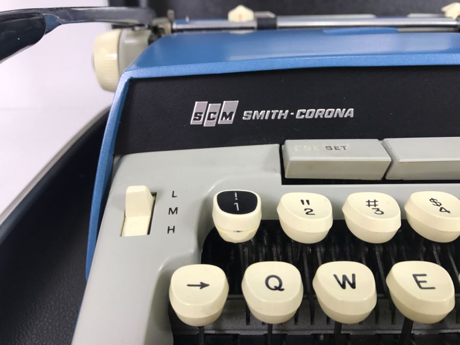 Vintage Smith-Corona Galaxie Twelve Typewriter With Case And Cover Excellent Condition [Photo 5]