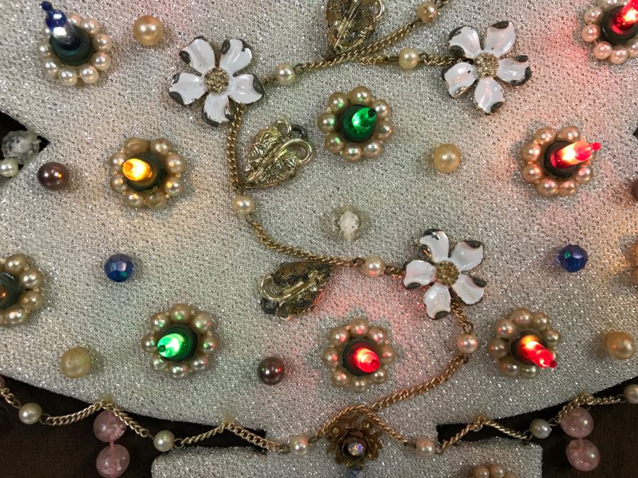 Framed Light Up Christmas Tree Wall Hanging With Costume Jewelry [Photo 6]