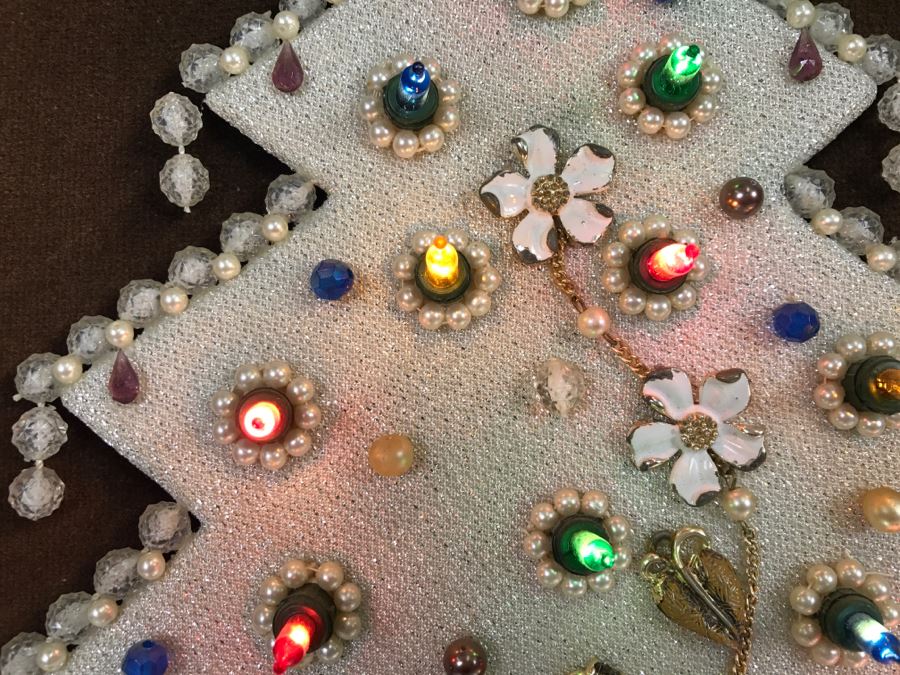 Framed Light Up Christmas Tree Wall Hanging With Costume Jewelry [Photo 8]