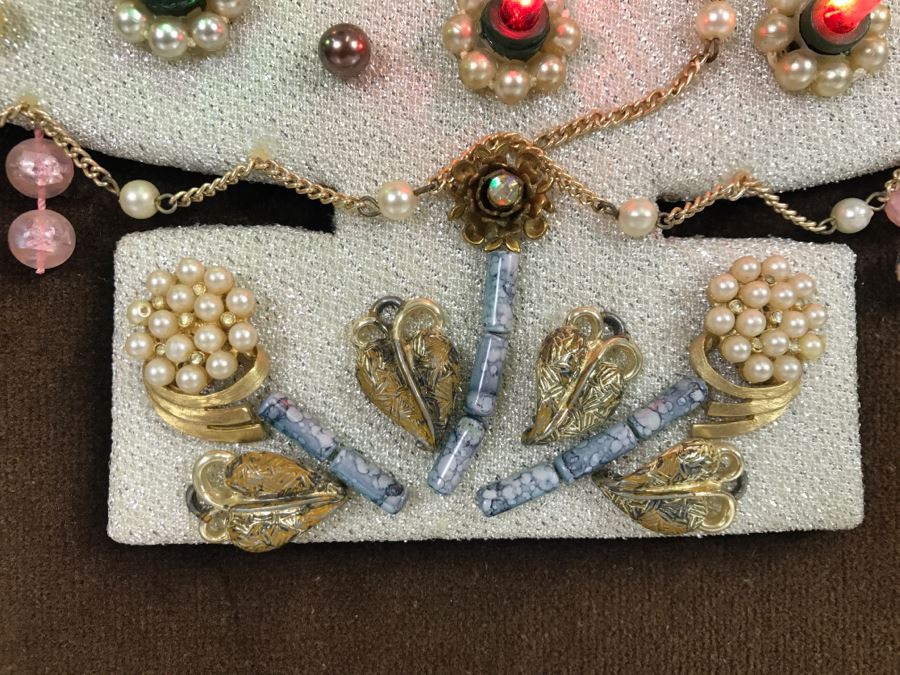 Framed Light Up Christmas Tree Wall Hanging With Costume Jewelry [Photo 5]