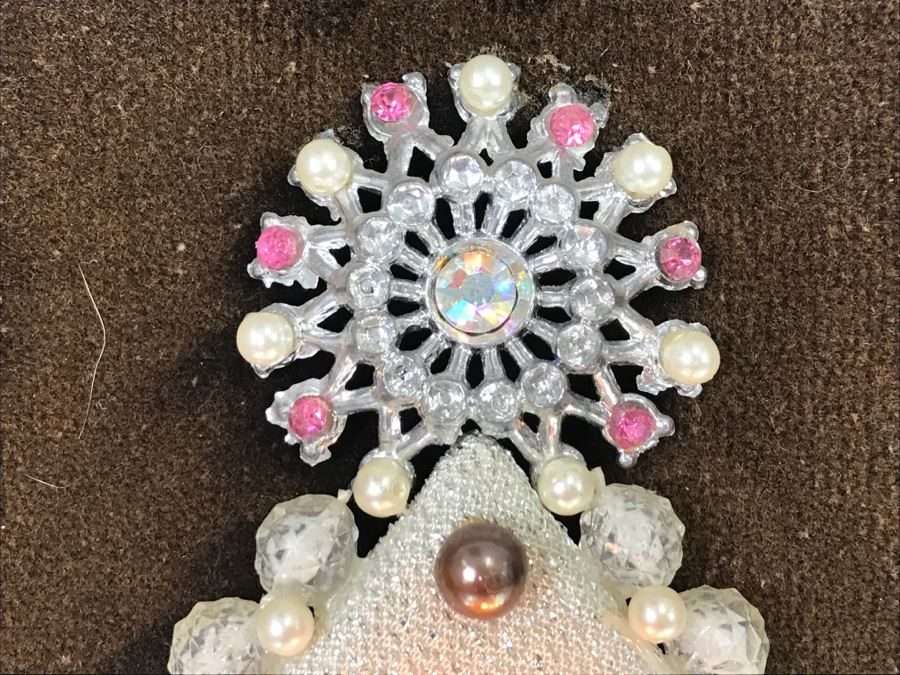 Framed Light Up Christmas Tree Wall Hanging With Costume Jewelry [Photo 9]