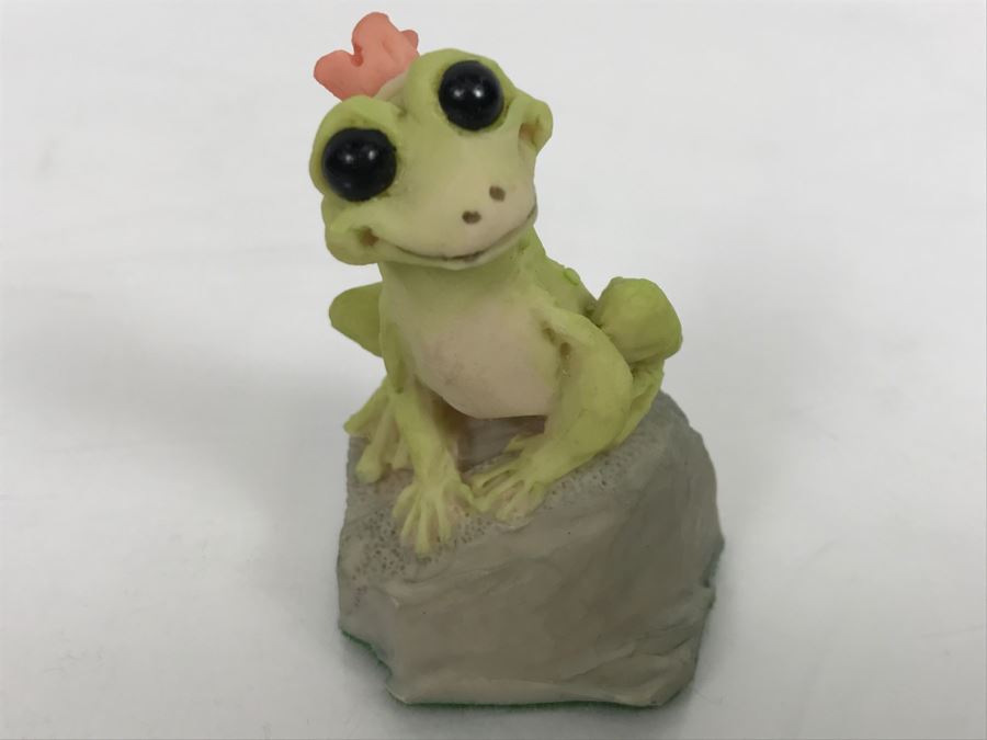 Hand Signed By Real Musgrave Figurine 4/91 - Land Of Legend - Collector’s Fellowship - Take A Chance - Lilliput Lane Land Of Legend Limited - Hand Made in UK [Photo 2]