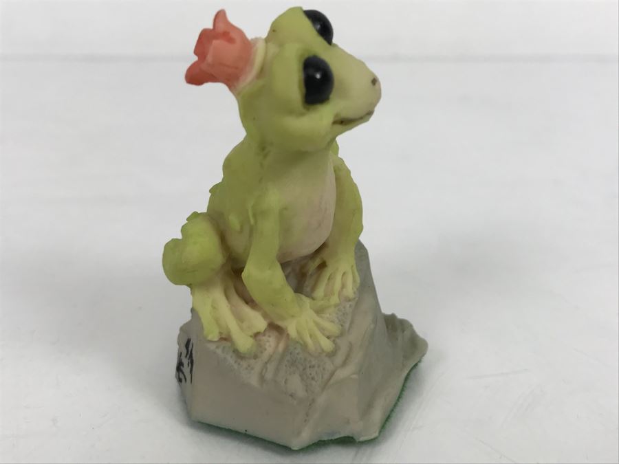 Hand Signed By Real Musgrave Figurine 4/91 - Land Of Legend - Collector’s Fellowship - Take A Chance - Lilliput Lane Land Of Legend Limited - Hand Made in UK [Photo 4]