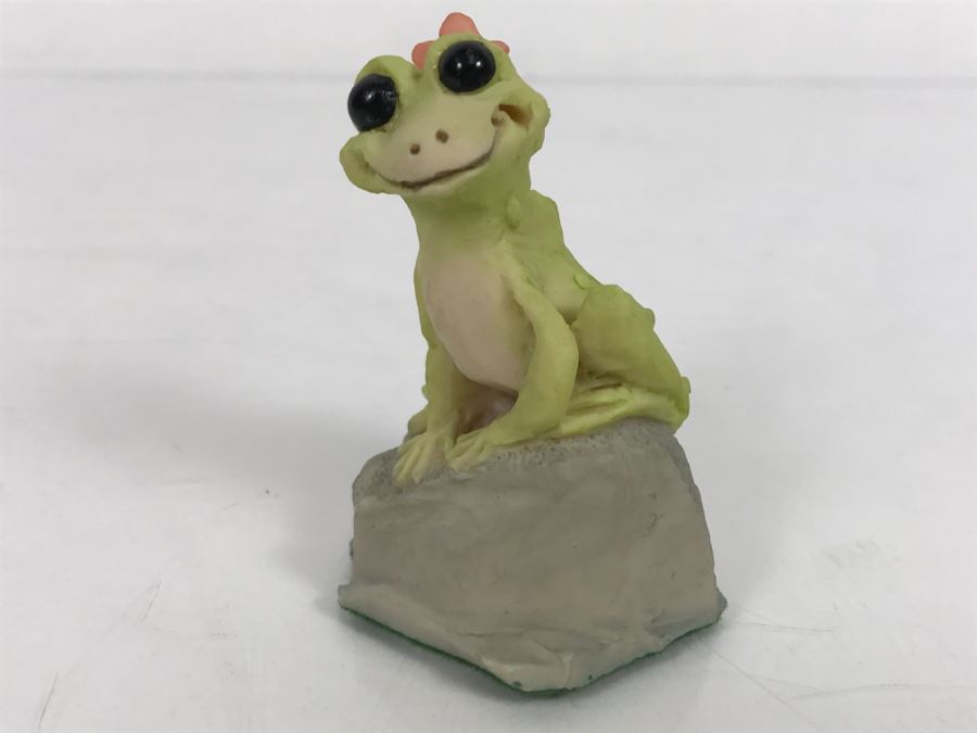 Hand Signed By Real Musgrave Figurine 4/91 - Land Of Legend - Collector’s Fellowship - Take A Chance - Lilliput Lane Land Of Legend Limited - Hand Made in UK [Photo 9]