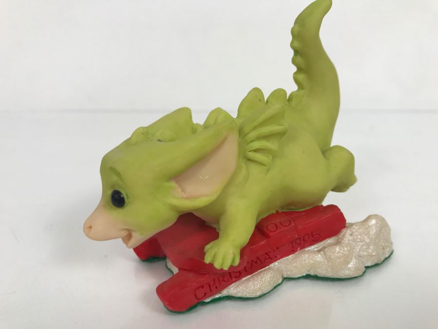Whimsical World Of Pocket Dragons - Chasing Snowflakes - Christmas 1995 - 1995 Real Musgrave/CWAL/CWSL - Handmade For Flambro Exclusive USA Distributor [MV $80-$110] [Photo 1]