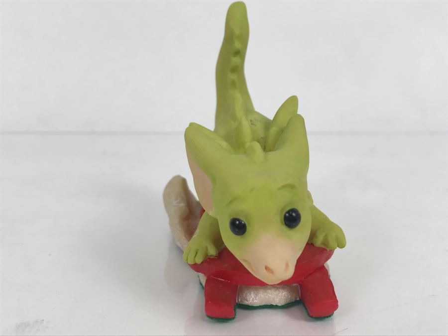 Whimsical World Of Pocket Dragons - Chasing Snowflakes - Christmas 1995 - 1995 Real Musgrave/CWAL/CWSL - Handmade For Flambro Exclusive USA Distributor [MV $80-$110] [Photo 4]