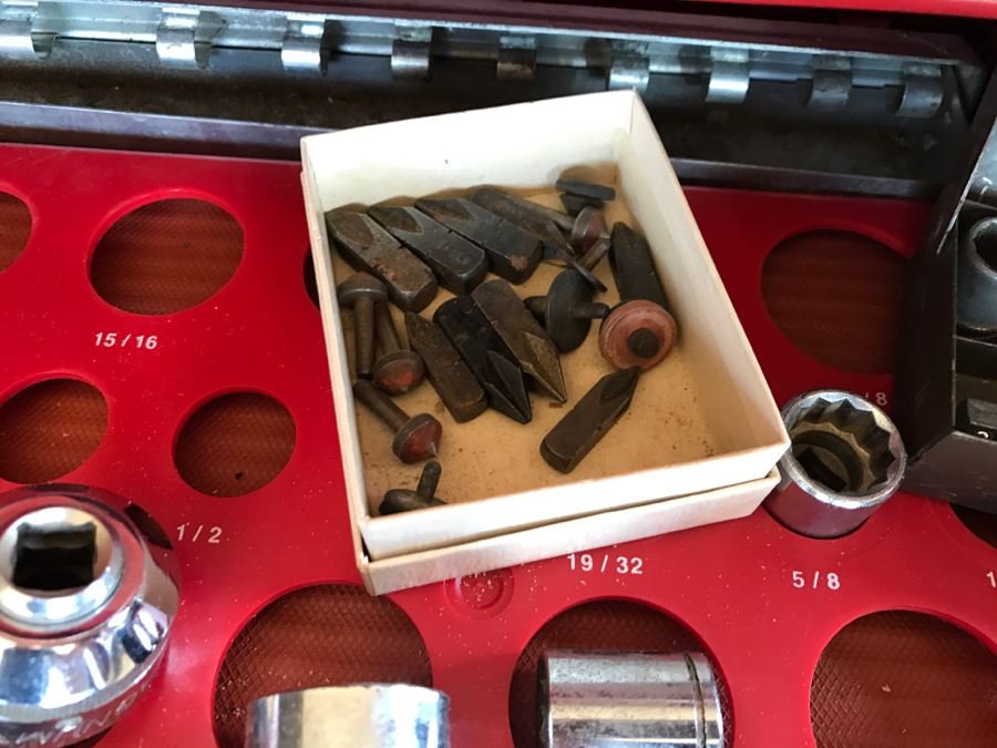 5-Drawer Roller Toolbox Cabinet Loaded With Tools Including Craftsman Sockets, Craftsman Wrenches, Screwdrivers, Knives, Chisels, Pliers, Power Tools - SEE ALL PHOTOS [Photo 39]