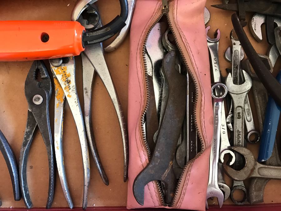 5-Drawer Roller Toolbox Cabinet Loaded With Tools Including Craftsman Sockets, Craftsman Wrenches, Screwdrivers, Knives, Chisels, Pliers, Power Tools - SEE ALL PHOTOS [Photo 49]